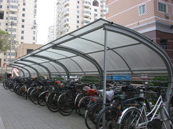 透明阳光板自行车车棚图片
